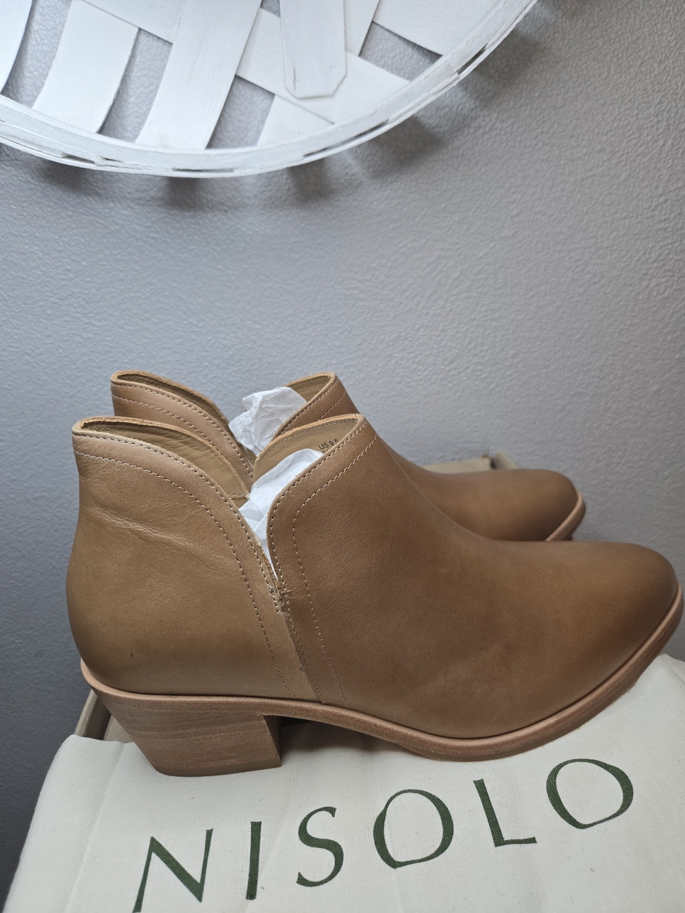 Nisolo Mia Women's Beige Leather V-Cut Low Heel Booties - Sz 9.5 Ret $200 New - Picture 8 of 14